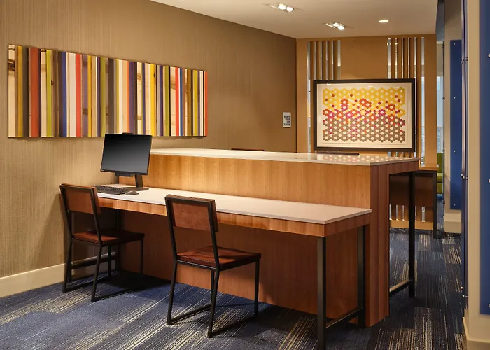Express & - By Ihg Lockport