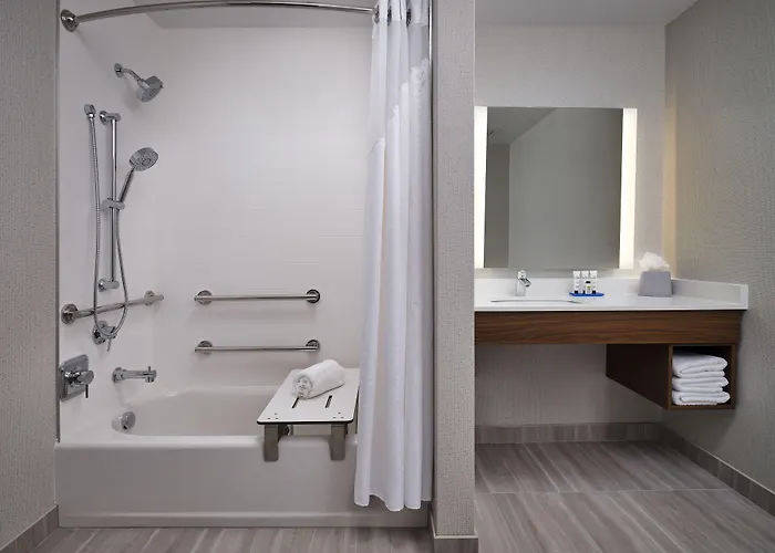 Express & - By Ihg Hotel 3*